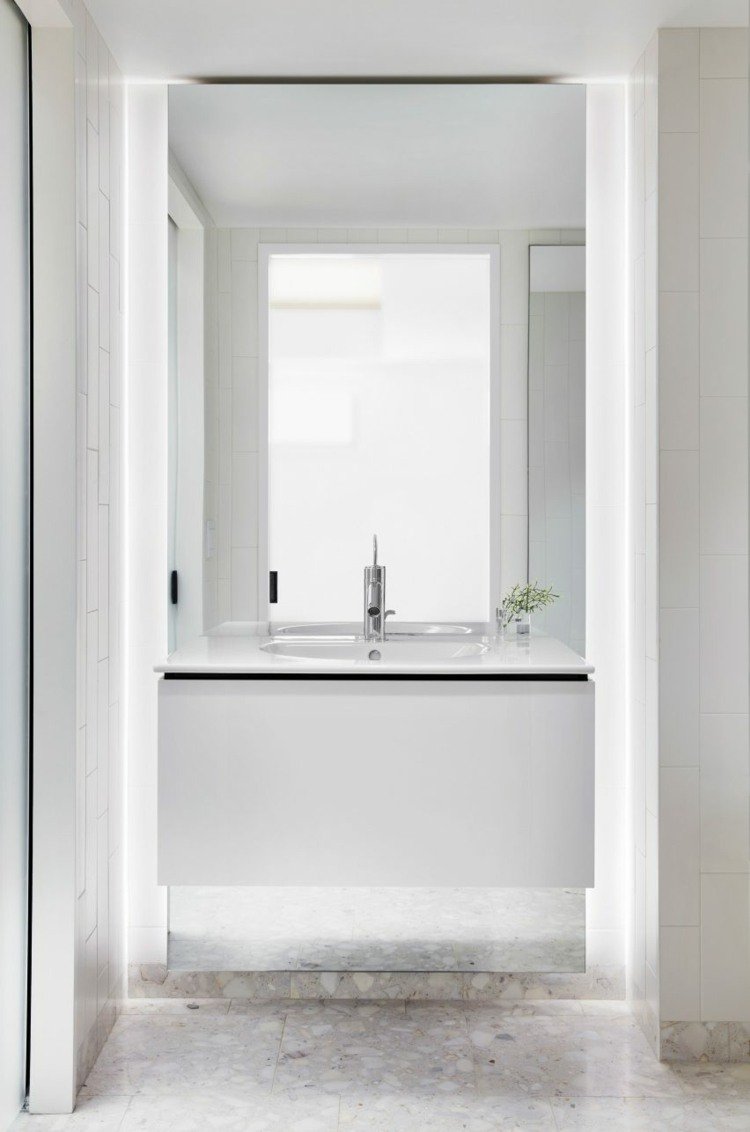 chelsea pied et terre stadt arkitektur badeværelse hvidt stilfuldt terrazzo gulv
