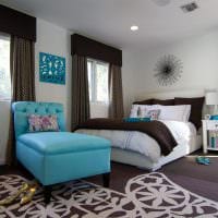 svetlý dizajn miestnosti na modrej fotografii