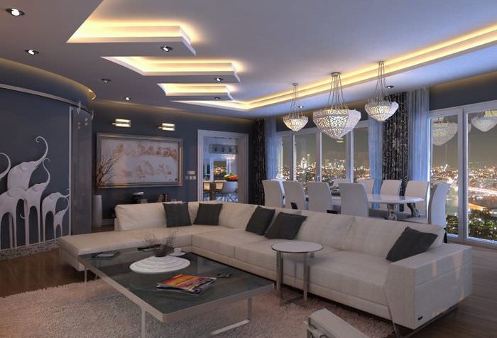 Wohnzimmerdecke mit integrierter Beleuchtung