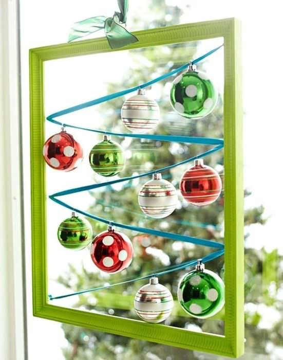 Grüner Rahmen mit Weihnachtsspielzeug