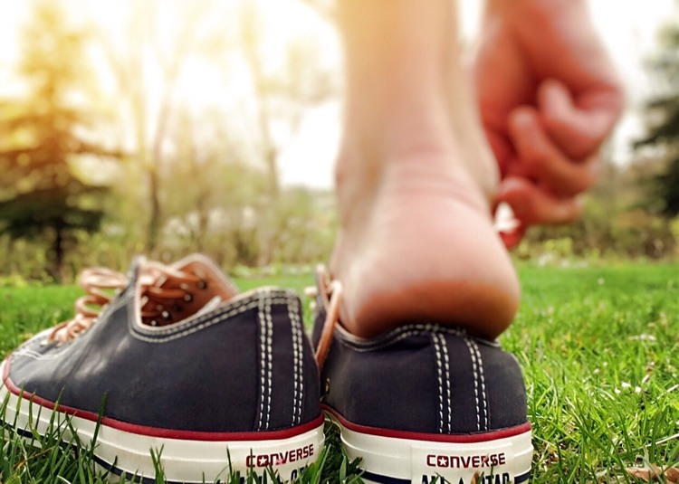 Fjern græspletter Sådan rengøres skoene igen Tips