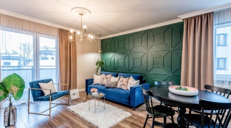 Stue i stil med glamour Art Deco - safirblåt, smaragdgrønt og guld sammen