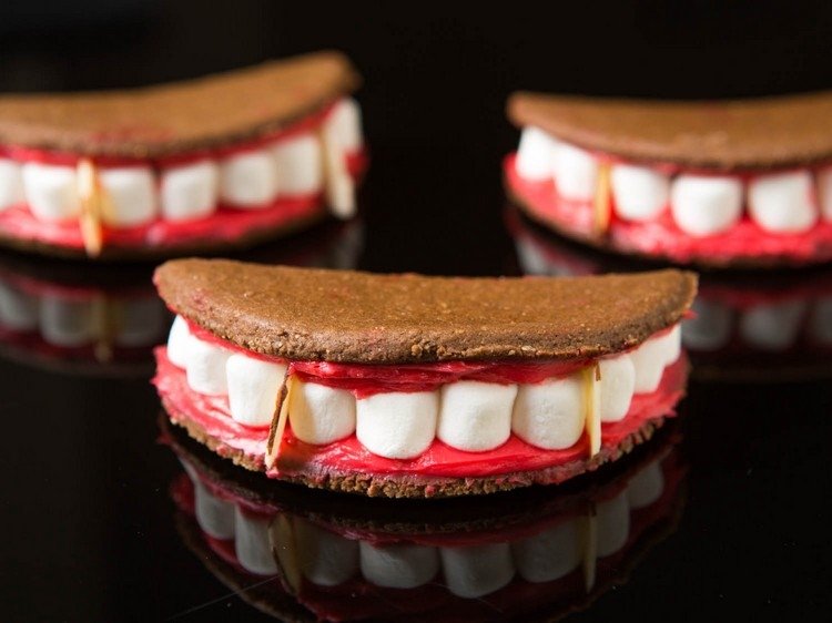 Halloween-cookies uhyggelige-forbered-vampyr-mund-tænder-skumfiduser