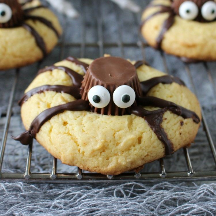 halloween-kiks-simple-cookies-edderkop-øjne-praline-idé