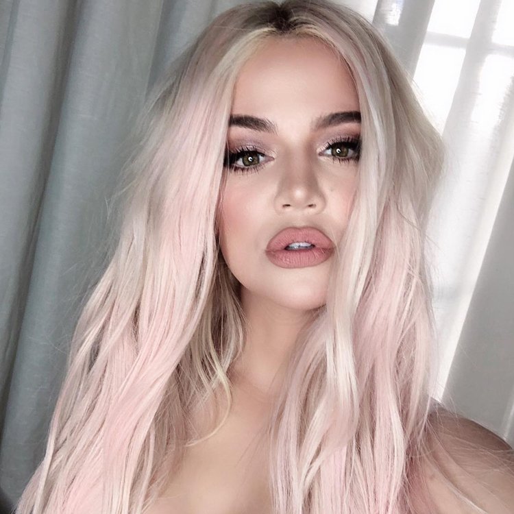 khloe kardashian lavede håret lyserødt