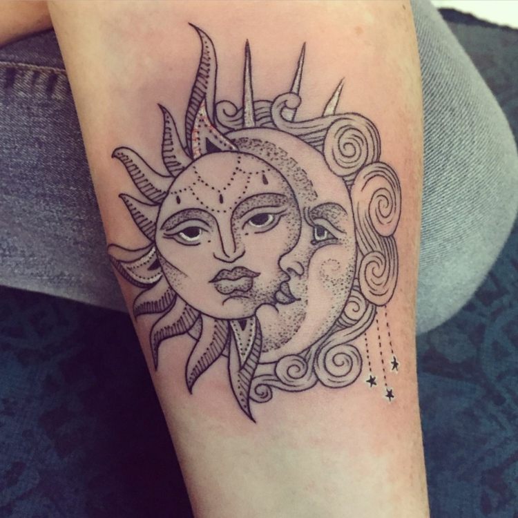 Halvmåne sol tatovering mandala tatovering motiv betydning