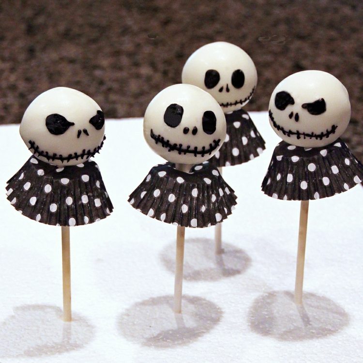 halloween cake pops skelet muffin papir skimmel ideer