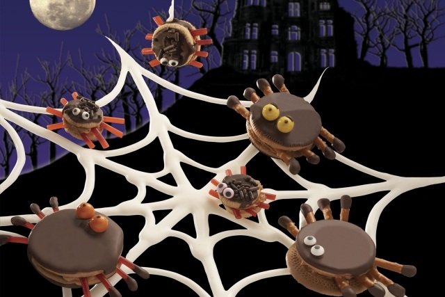 halloween-mad-ideer-børnefest-småkager-edderkopper