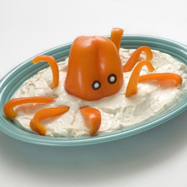 halloween-mad-opskrifter-børnefest-flødeost-paprika-blæksprutte