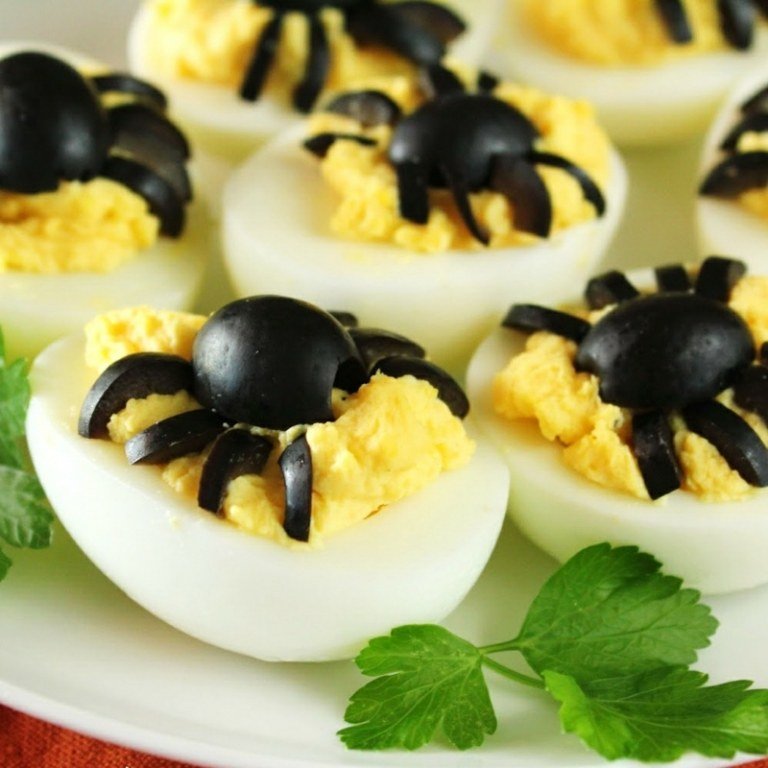 halloween mad æg fylder oliven dekoration edderkopper pertersilie