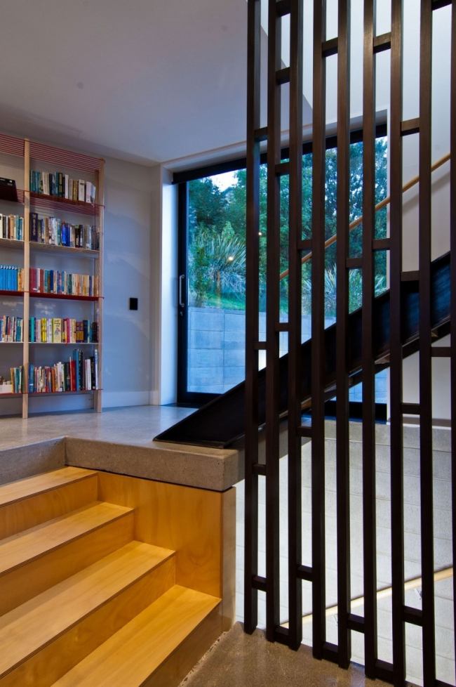 Mezzaninhus-bibliotek-trætrapper ruder-New Zealand Dublin-Street-House
