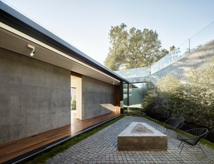 beton hus væg bygning belægning sten gårdhave stole moderne design