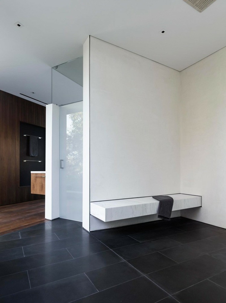 betonglas hus bruser bænk welness badeværelse fliser design sort