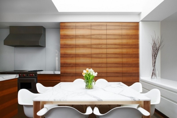 hus træ med moderne design spisebord marmor look