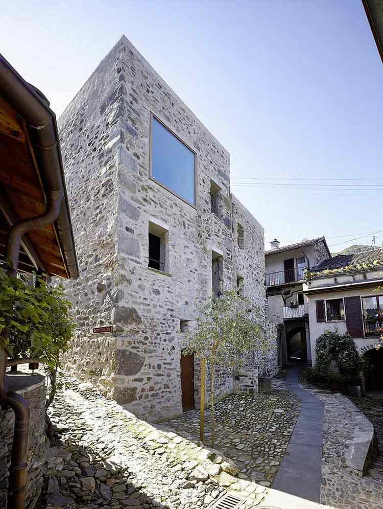 sten og beton hus udendørs facade schweiz rustikt