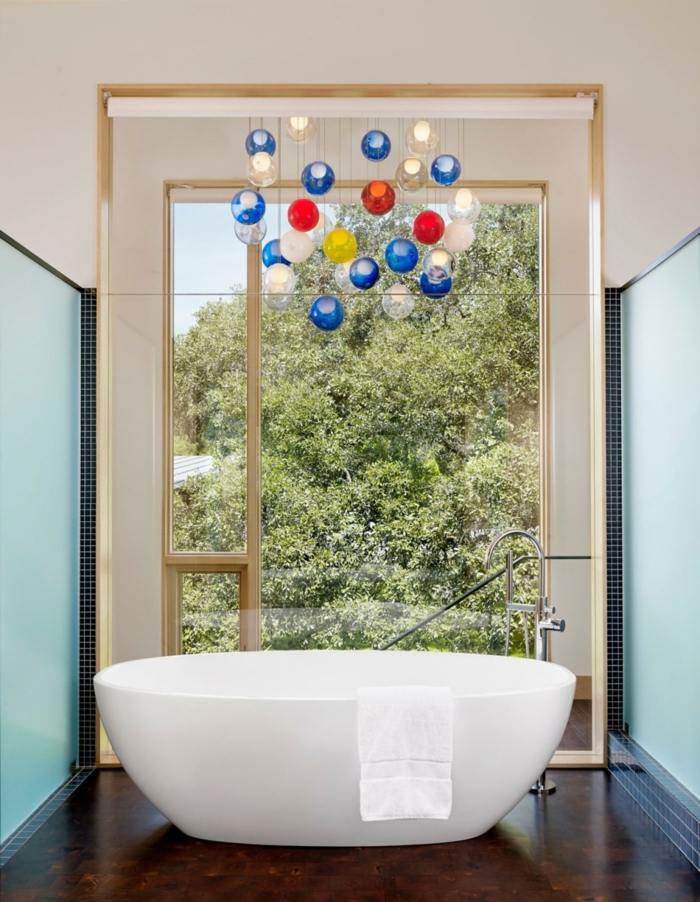 badeværelse design hus texas badekar vindue blå