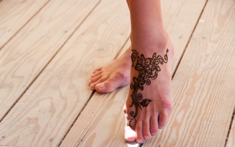 Henna-tatovering-stencil-fod-maling