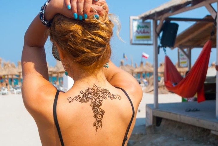 Henna tatovering kropsmaleri ideer skulderblad