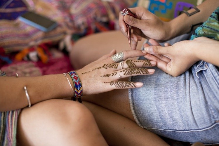 Henna-tatovering-hånd-maling-ideer-motiver-billeder