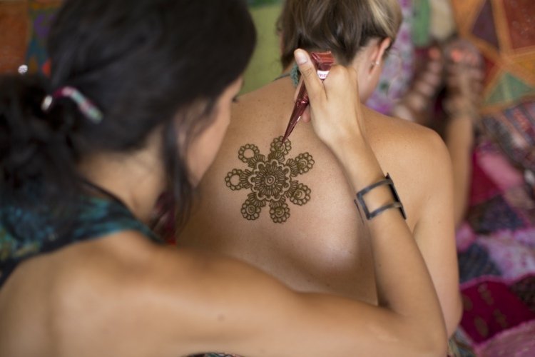 Henna tatovering ideer sol blomstermotiver