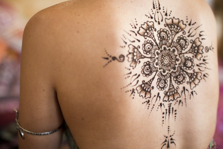 Henna tatovering tilbage ideer eksempler