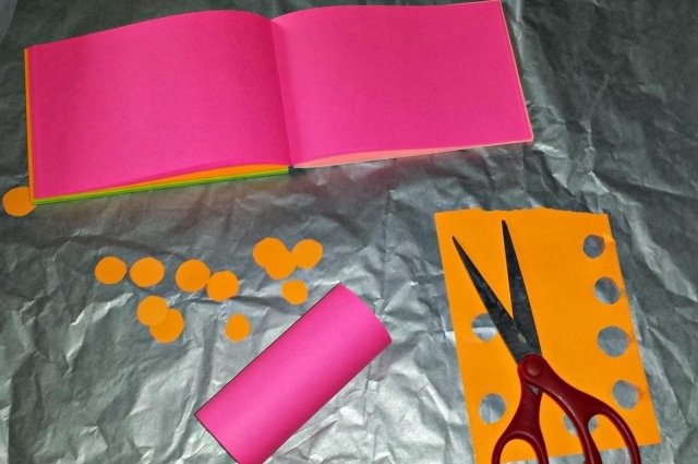 Instruktioner-ugle-toilet-rulle-pink-orange-papir