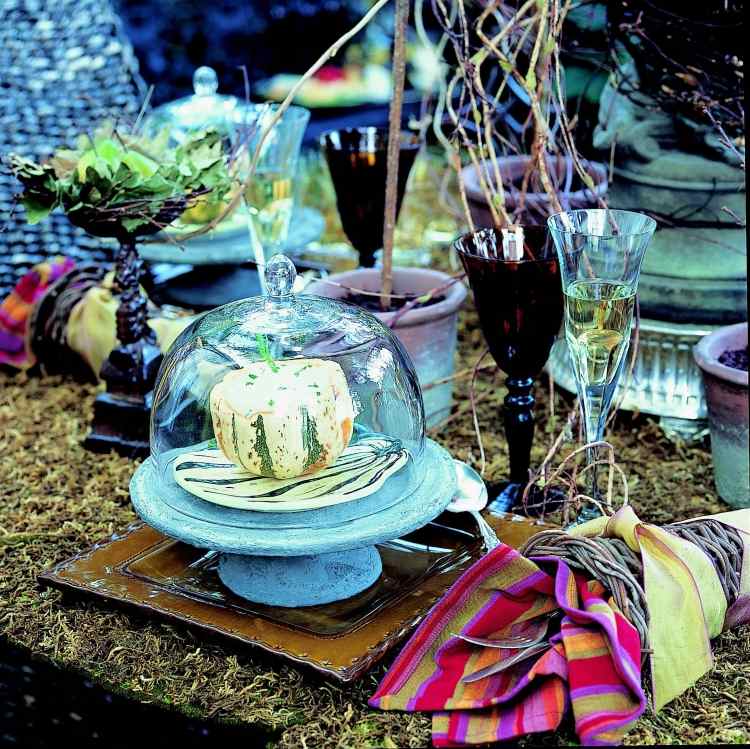 efterår-kurbis-stå-deco-bord-dekoration-glas-klokke-tallerken-klud-serviet