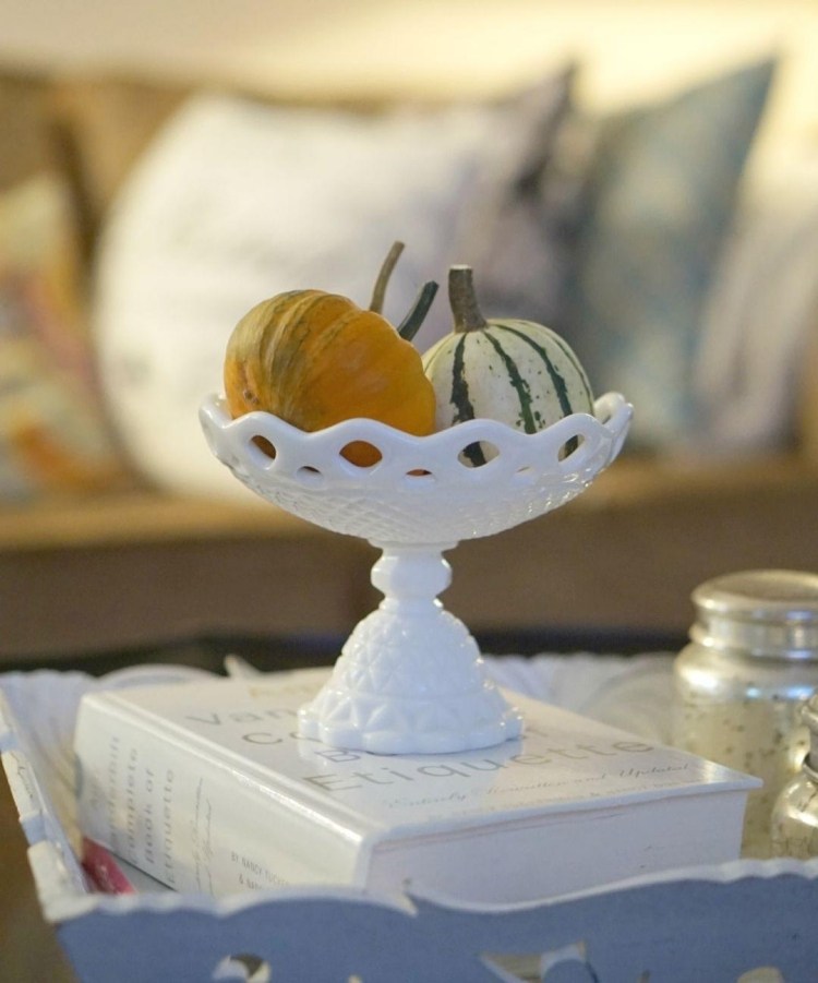 efterår-kurbis-stand-deco-weisse-schalle-keramik-mini-frugt