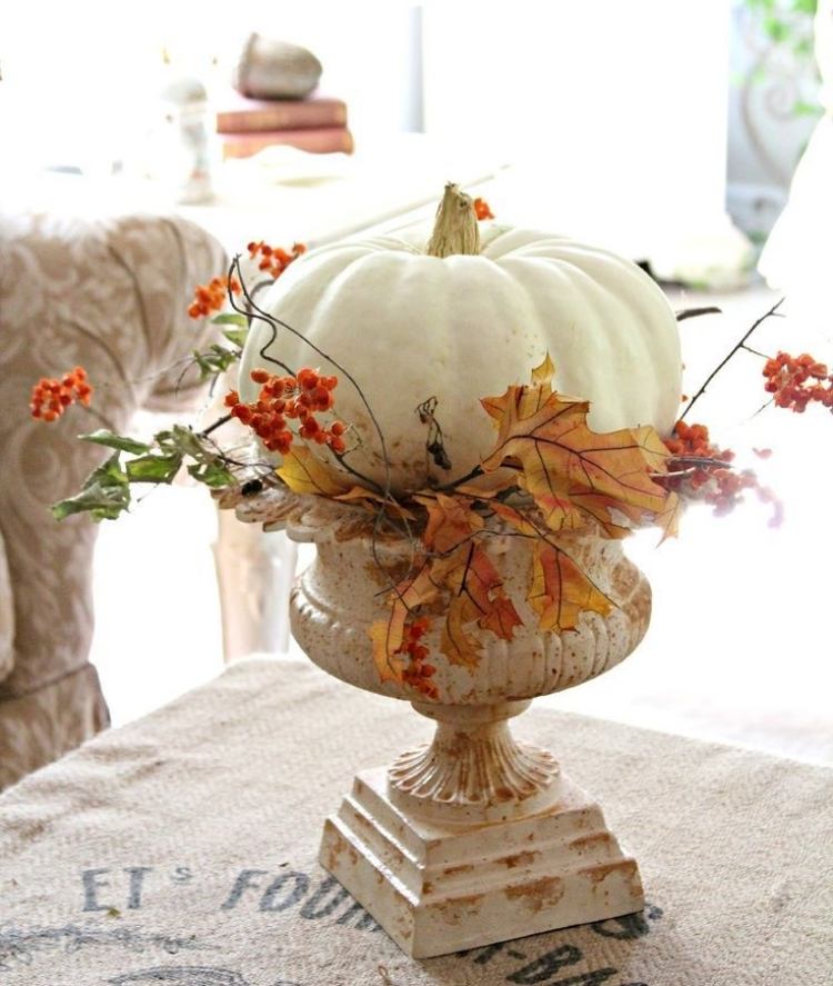 efterår-kantsten-stand-deco-keramik-hvid-orange-efterår-blade-hvid-frugt