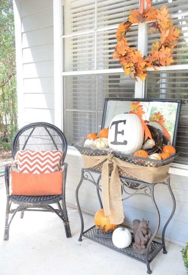 Efterår græskar-stå-deco-udendørs-havemøbler-jernmøbler-kreativ-orange