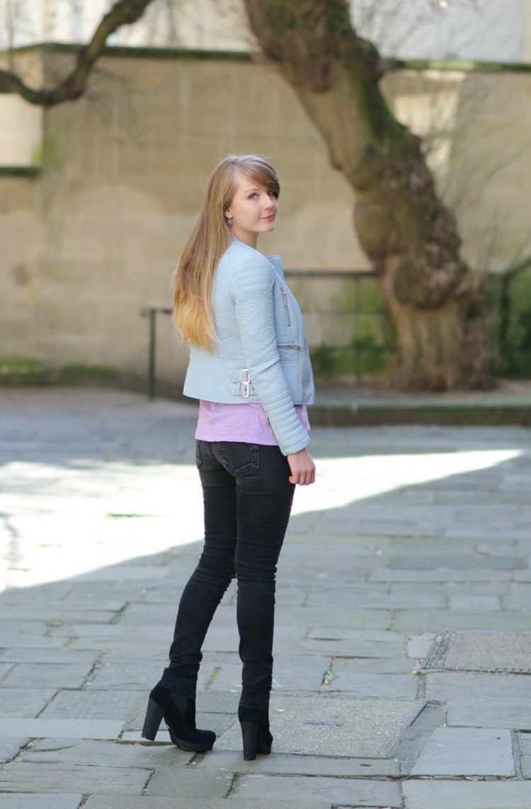 efterårstøj læderjakke lyseblå pink pullover jeans