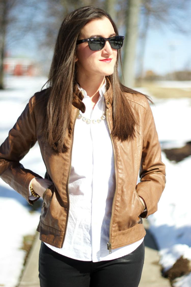 efterårs outfit læderjakke brun stil tilbehør til solbriller
