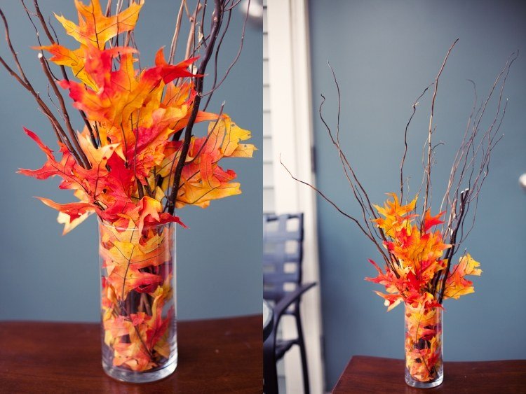 efterårspynt-naturmaterialer-efterårsblade-vase-pinde-orange-borddekoration