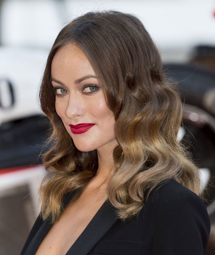 farver-efterårstype-kvinder-make-up-retro-bølger-mat-læbestift-rød-fløjl-olivia-wilde