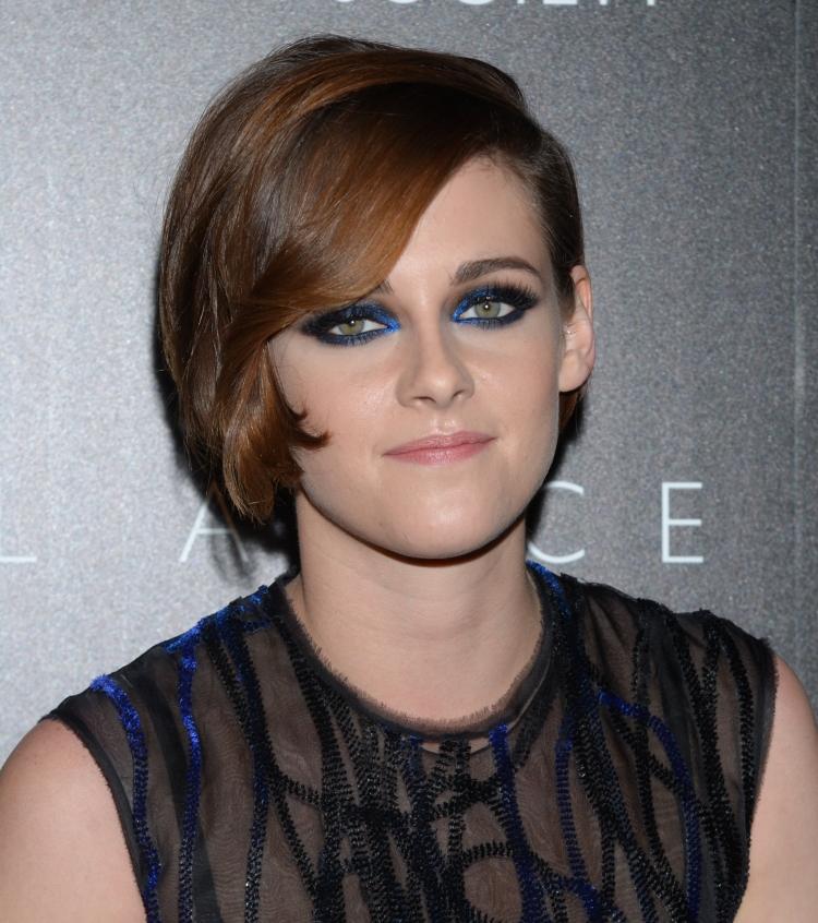 farver-efterårstype-kvinder-make-up-ekstravagant-skinny-sort-blå-accenter-kristen-stewart