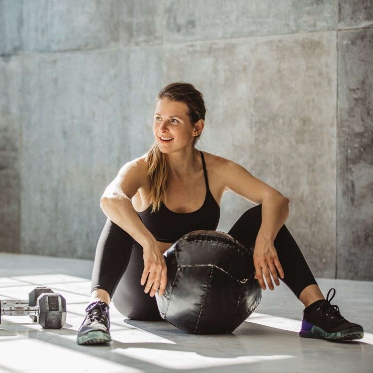 Hiit -træning til hjemmebegyndere i fuld kropstræningsplan