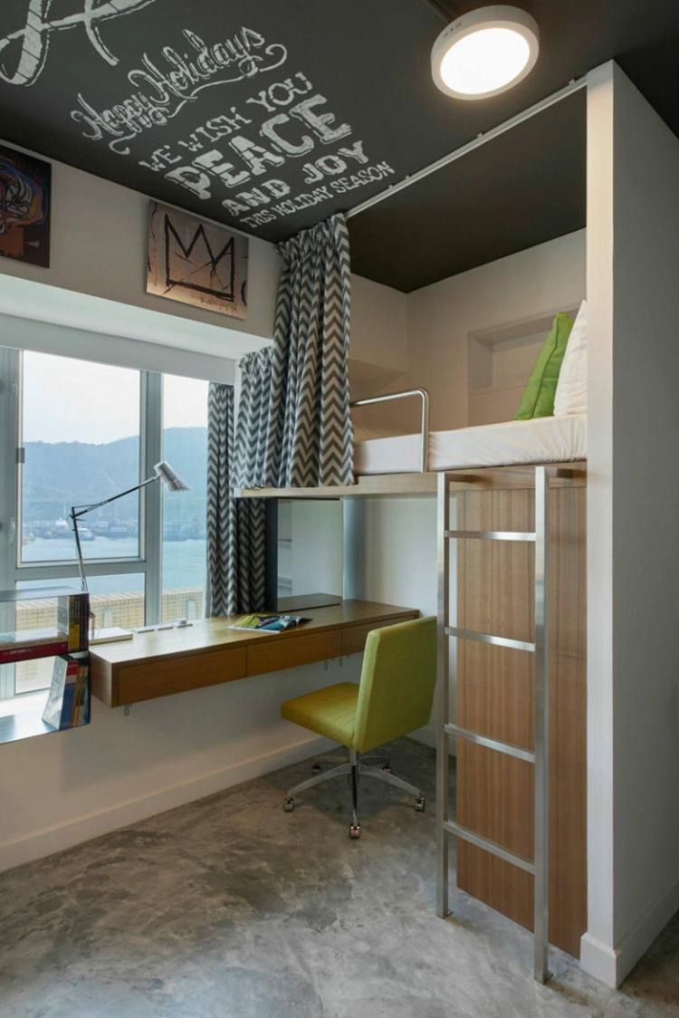 Moderne hems med gardin til privatliv og skrivebord fra en konsol