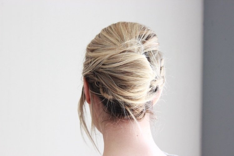 updo-bryllup-let-casual-blonde-smuk-gør-det-selv