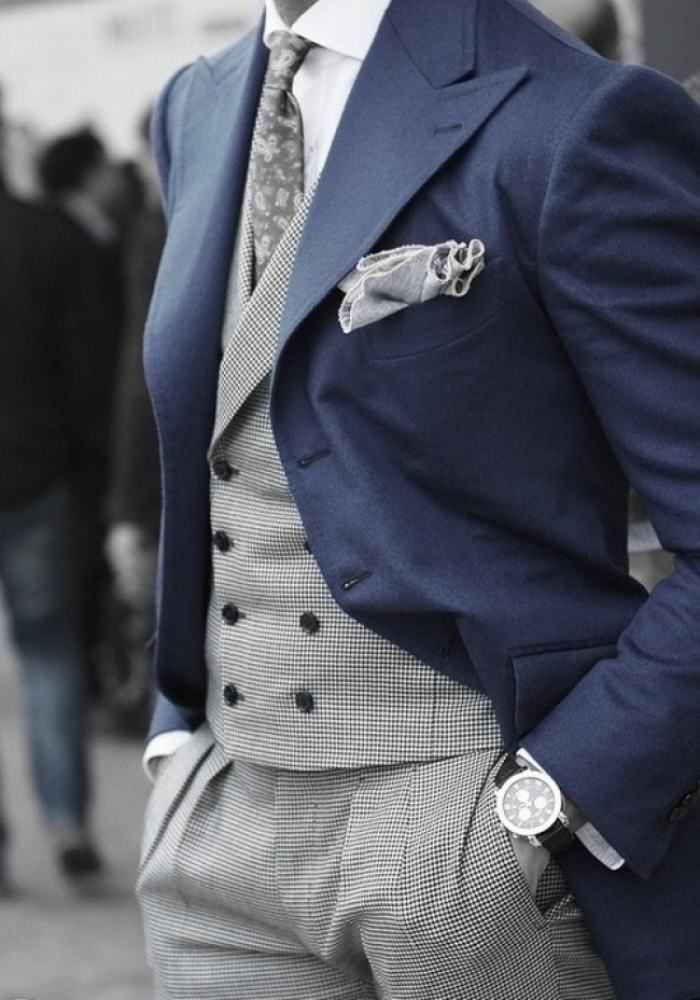 Brudgom-jakkesæt-med-vest-jakke-chic-bryllup-i-marineblå-og-sølv