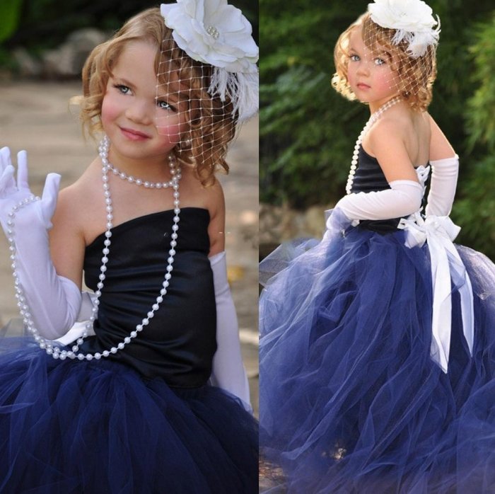 blomst-børn-outfit-ideer-moderne-bryllup-marineblå-sølv-dresscode