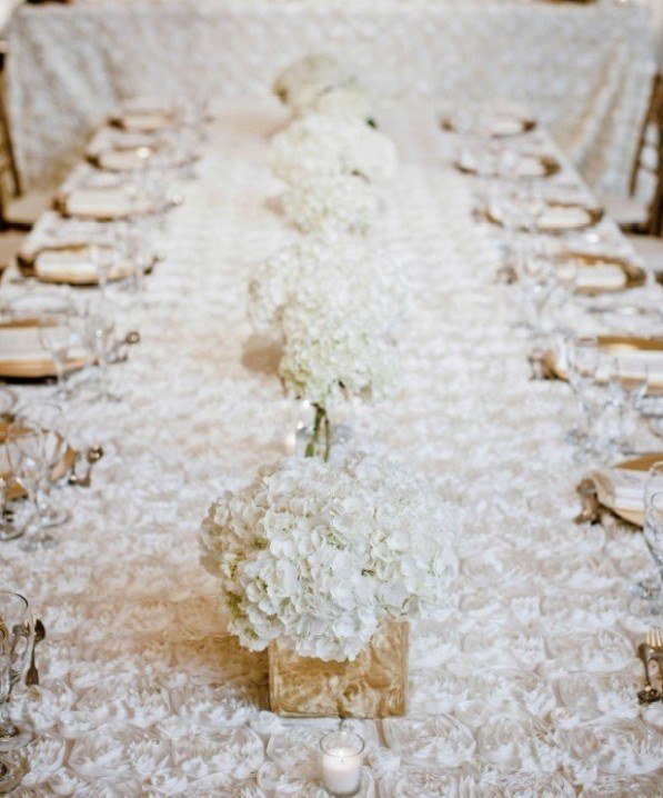 hvid-ornament-bord-dekoration-bryllup-idé