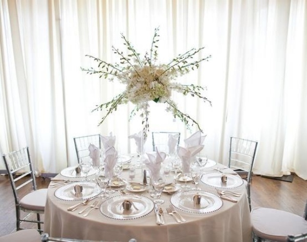 bord-20-ideer-bryllup-hvid-dekoration