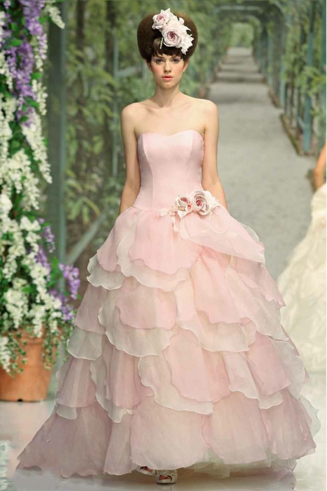 kjole bryllup lyserød hovedbeklædning chiffon moderne