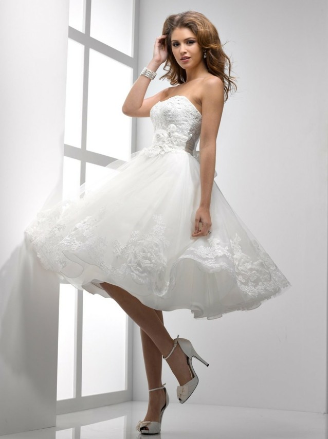 brudekjole kort bred nederdel hvid trend