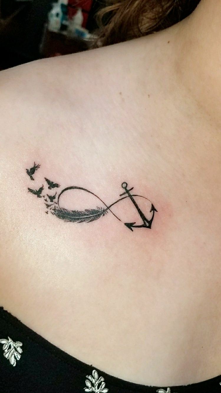 Tatovering på kraveben symbol på håb tatovering design