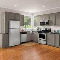 velká lednice ve stylu kuchyně ve světlé barevné fotografii