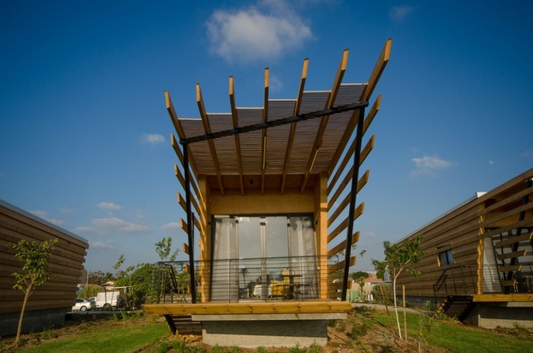 trægulv og loft gelænder metal vindue front bungalow idé