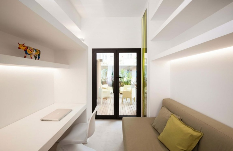 træ-parket-gæsteværelse-børneværelse-beige-sofa-minimalisme-belysning