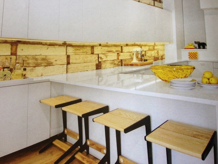 tapet-træ-træ-look-køkken-moderne-hvid-højglans-gul-dekoration-minimalistisk