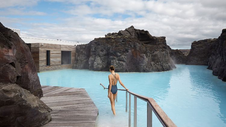 hotel med termalbad i Island uddøde vulkaner blå lagune velvære design luksus natur kursted medicinsk vand lavasten suiter badning